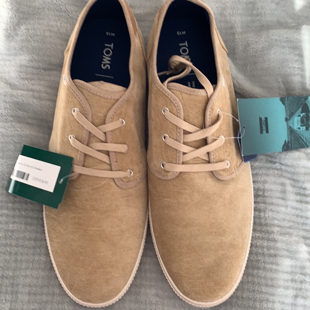 Men’s size 13 Toms Brand men’s Carlo shoe in light Toffee. BNWT